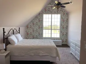 Modern farmhouse retreat between DFW and Houston.