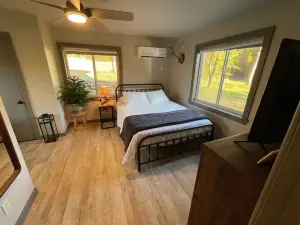 Amazing Lake Front Property!!! 3 BR cabin on 30 serene acres on Lake Tenkiller