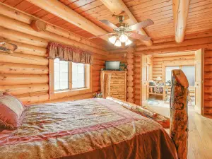Indoor Pool and Hot Tub! Spacious Sterling Cabin