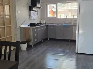 Cozy room near airport