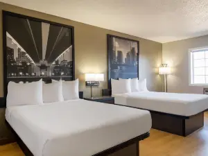 Super 8 by Wyndham Clinton