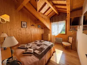 Very beautiful chalet at the edge of the lake of Serre Ponçon 10 people