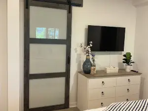 Charming 1-bedroom apartment in beautiful Brewster with WiFi, AC