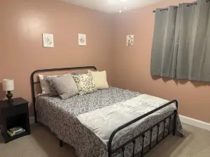 Charming 3-bedroom house with WiFi and AC in beautiful Loretto