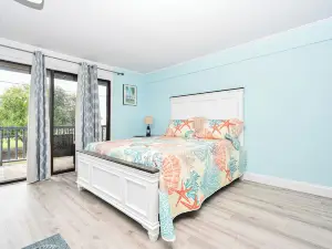 Charming Mermaid Condo  228 in Peaceful Cedar Key