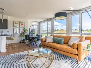 3BR | Views, Balcony, Gym | Bellevue | Sophari B