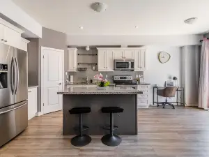 Globalstay. Waterfront 5Br Townhouse. Private Hot Tub, Gym, Sauna