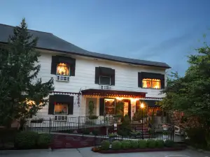 Woodstock Inn Bed & Breakfast