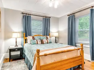 3 Mi to Dtwn! Forest City Haven w/ Furnished Patio