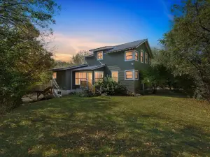 Secluded Woodland Retreat Near Starved Rock Park 4 Bedroom Home