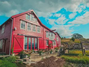 Fjordside Boathouse Hardanger