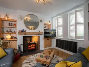 Modern Home in Windermere  by LetMeStay