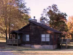 Winetrail Cabin - Giant City SP, SIU, Cedar Lake, & Shawnee Forest minutes away!