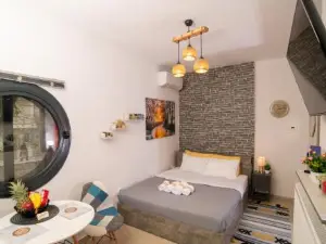 Central & Riverfront Room 1