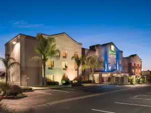 โรงแรม ฮอลิเดย์ อินน์ เอ็กซ์เพรส ร็อคลิน - แกลเลอเรีย แอเรีย บาย IHG