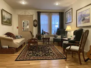 Oak Valley Inn and Suites