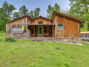 Mountain-View Cabin on Farm: 3 Mi to Town & Shops