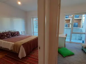 Stockholm Stylish, Lovely, Amazing & Modern Apartment +Balcony +Patio +BBQ +Park