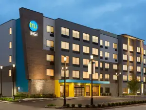 Tru by Hilton St. Charles St. Louis