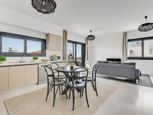 Sanders Only - Lovely 1-Bdr Apt with Two Balconies