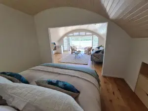 The Boatshed, Luxury Waterfront Accommodation