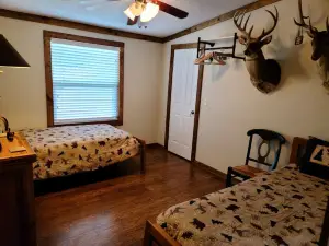 Surrounded by Hill Country Beauty w/Pond; minutes from Historic Salado Village