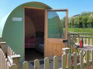 Green Dragon and Kitchen Pod - Sleeps 2 & Parking