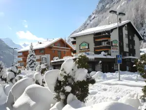Typically Swiss Hotel Täscherhof