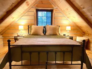 Secluded Shipshewana Log Cabin In the Woods