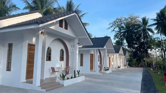 Baan Aunjai Resort