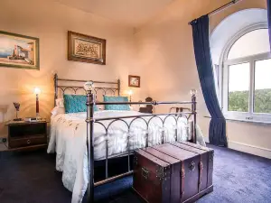 Creston Villa Guest House