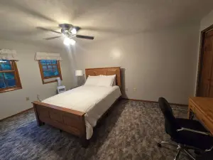 3-bedroom house, Country living 2 minutes from Downtown Ashtabula