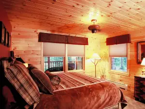 Upscale Fryeburg Cabin Hot Tub and Billiards Table!
