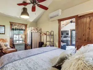 Private Hot Tub & Dock! Lakefront Log Cabin Oasis