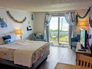 Silver Surf Motel