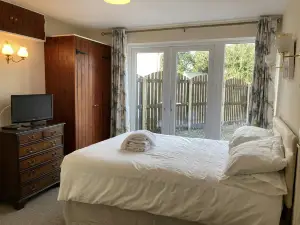 Rooks' Retreat, Freshwater East