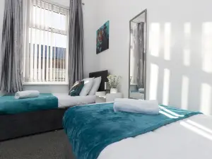 Newly Renovated 3BR House near hospital & uni