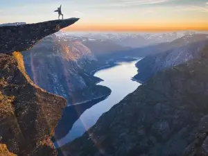 Trolltunga Living