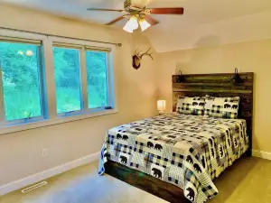 Scenic View Lodge- w/ Hot Tub & Pool