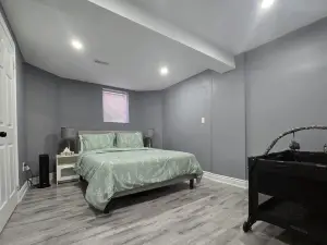 Spacious 2Bd family suite with full kitchen. Centrally located.