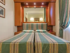 Raeli Hotel Lux
