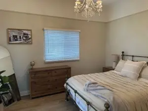 Mt. Views & Modern Comfort