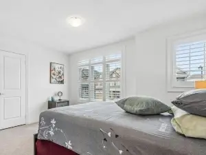 4-Bedroom Spacious House Yonge & Green Lane  (East Gwillimbury)