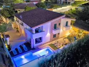 Villa Paglianiti - Your Family Residence!