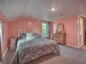 'Rise and Shine Farm' in Goshen w/ BBQ & Fire Pit!