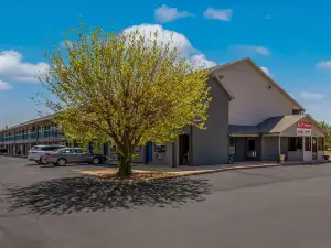 Econo Lodge Inn & Suites Enid South