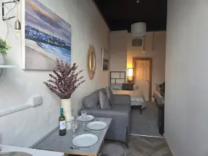 Beachfront Studio Suite Downhill