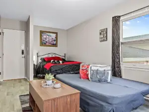 Aurora Gem: Cozy Studio, near Downtown Aurora