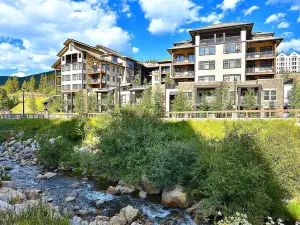 Founders Pointe 1 Bedroom  Condo by RedAwning