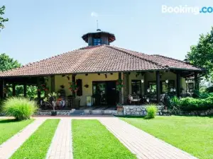 Atos Srebrno Jezero - Villa and Restaurant